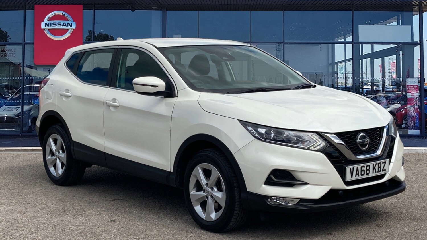 Used Nissan Qashqai 1.3 DiG-T Acenta Premium 5dr Petrol Hatchback For ...